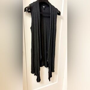 CABLE & GAUGE DARK GREY THIN KNIT VEST